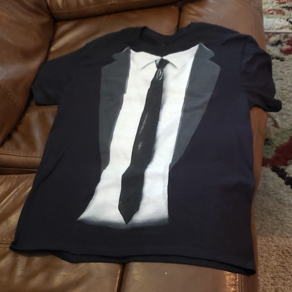 T-SHIRT